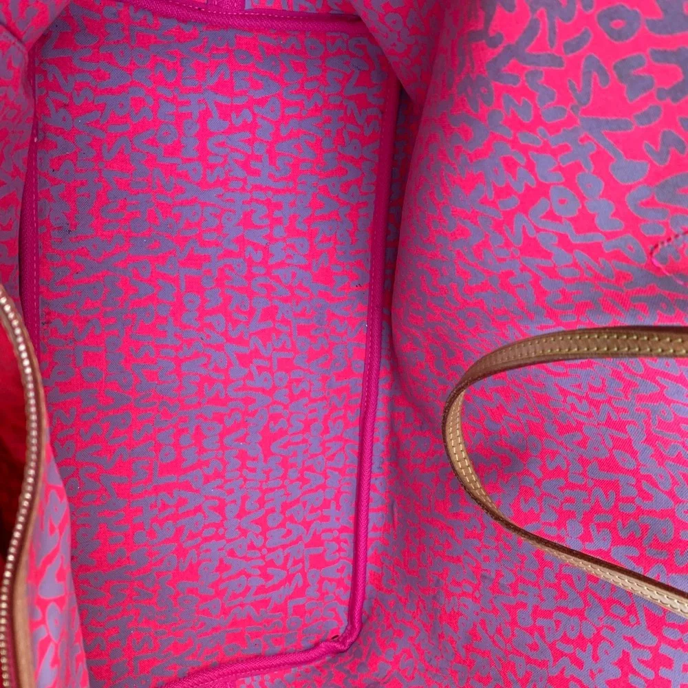 LOUIS VUITTON
Limited Edition Fuchsia Stephen Sprouse Graffiti Neverfull GM Bag - Picture 11 of 16